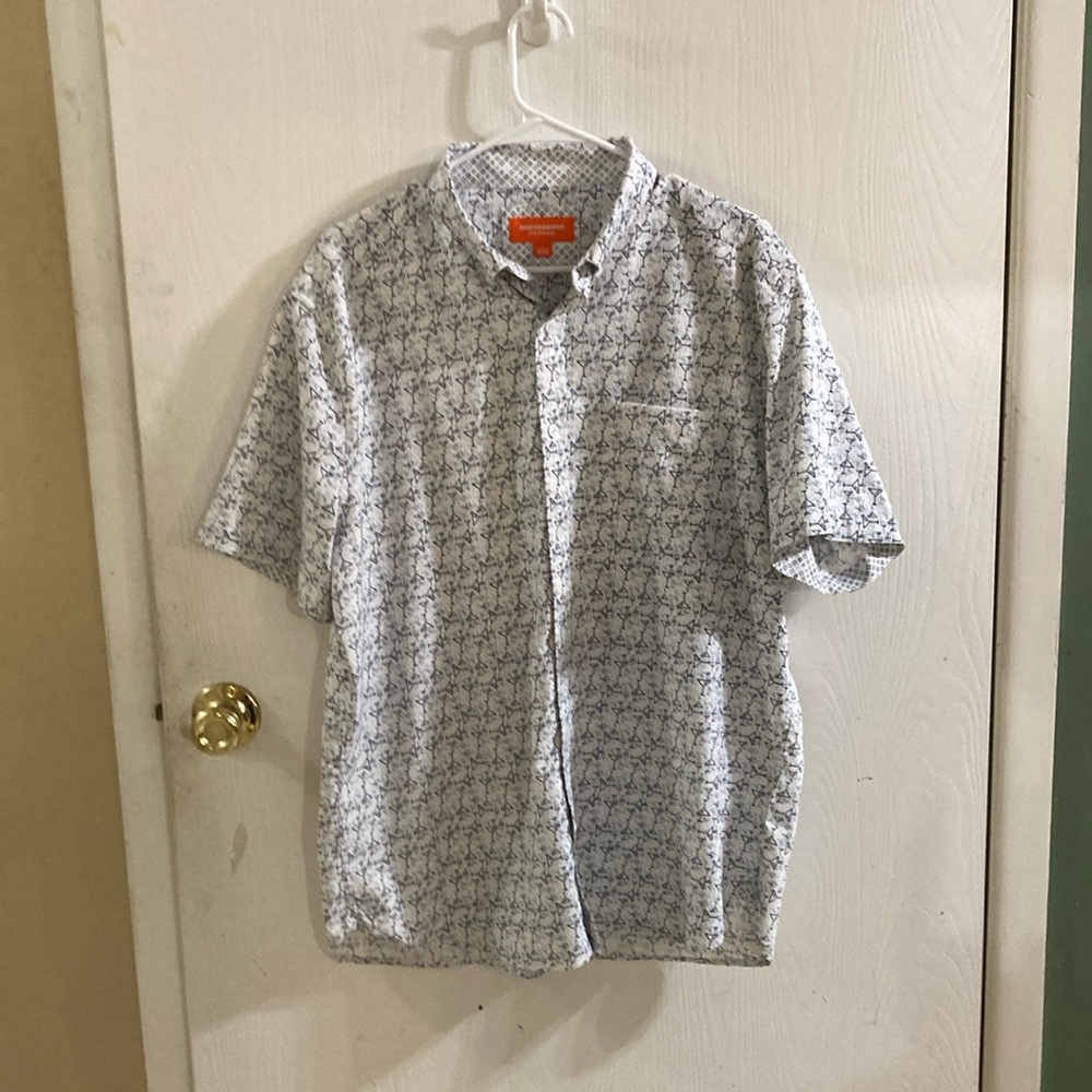 Men’s JOHNSTON & MURPHY Performance short sleeve shirt. LARGE